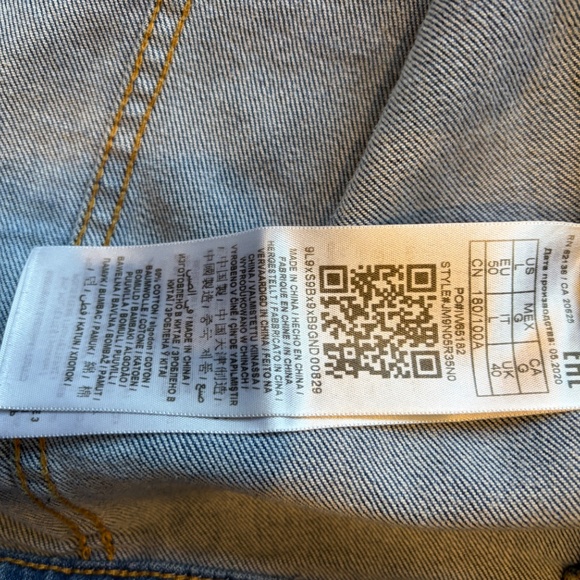 Guess Jean Jacket With Guess Stripe down arms. Mens Size Large - Picture 6 of 6